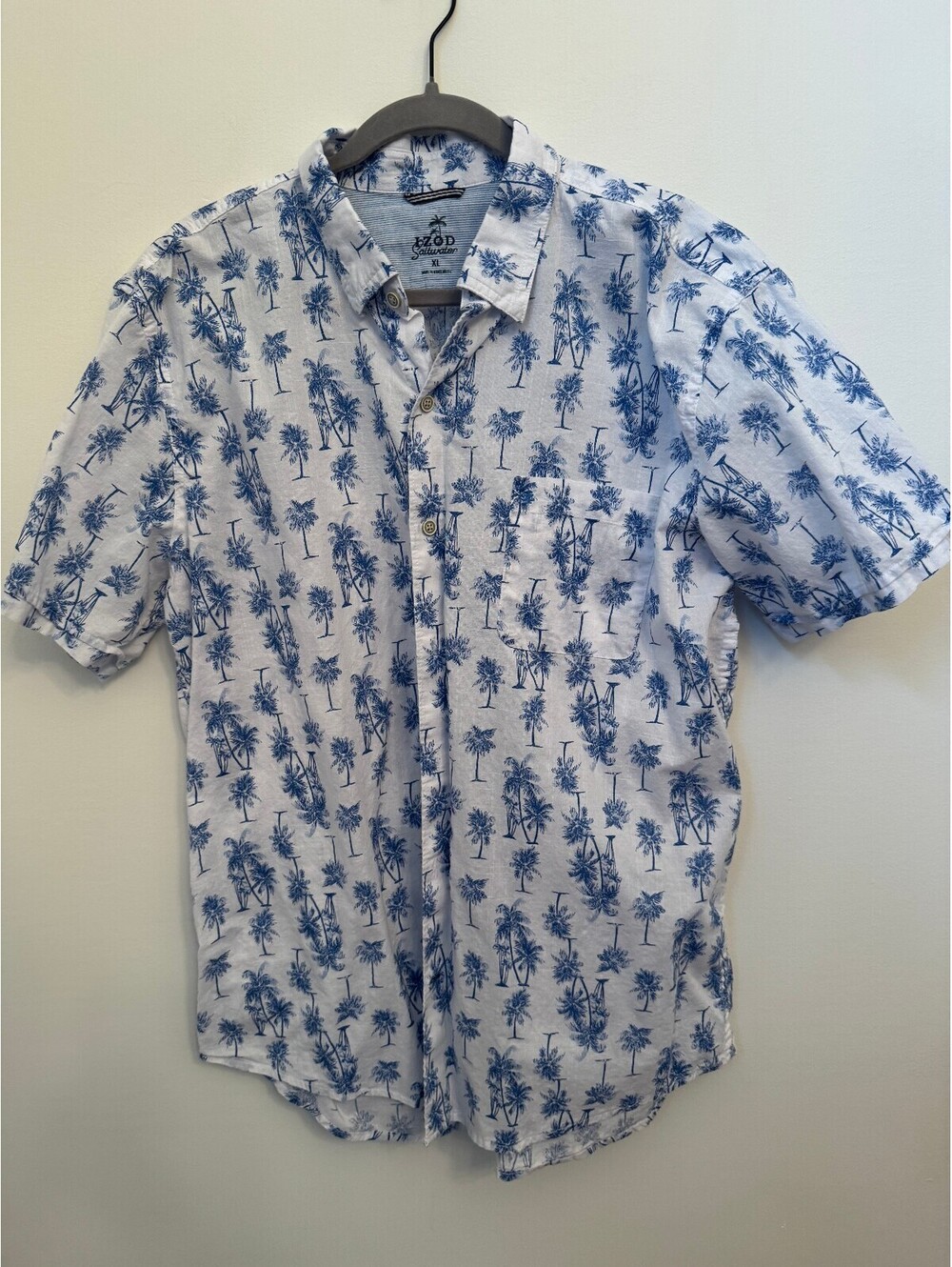 Saltwater white and blue floral short sleeve button front shirt XL